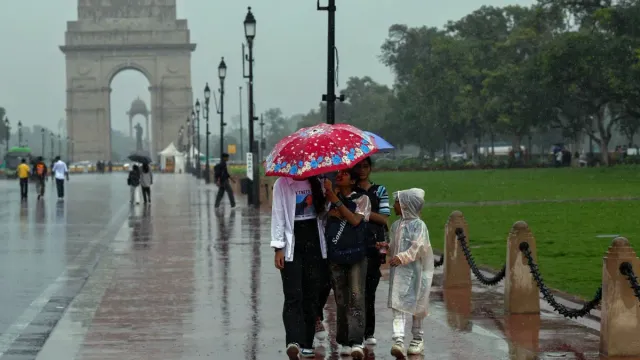 weather-updates-rain-woes-to-continue-in-delhincr-alert-issued-for-22-states-including-up-bihar
